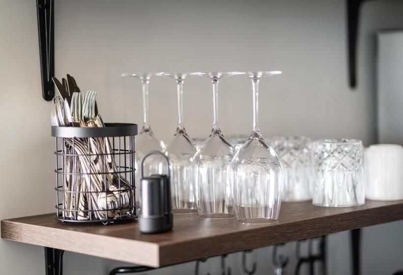 Black F Tower   Serviced Apartments