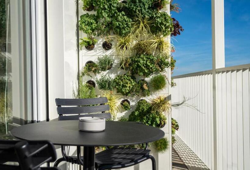 Black F Tower   Serviced Apartments