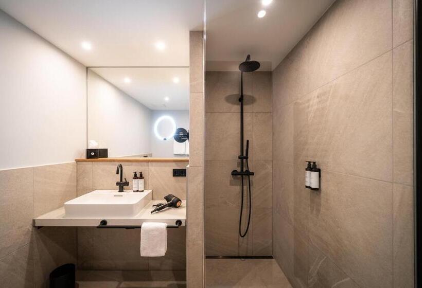 Black F Tower   Serviced Apartments