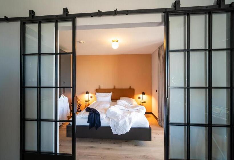 Black F Tower   Serviced Apartments