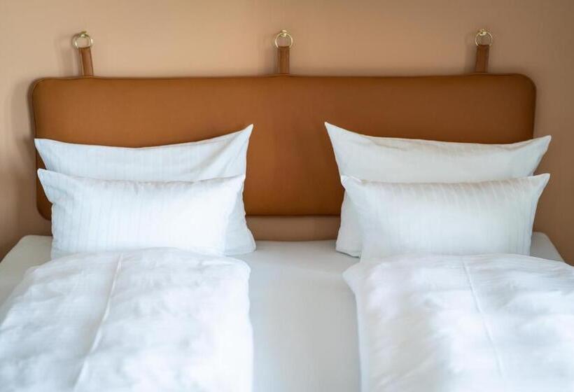 Black F Tower   Serviced Apartments