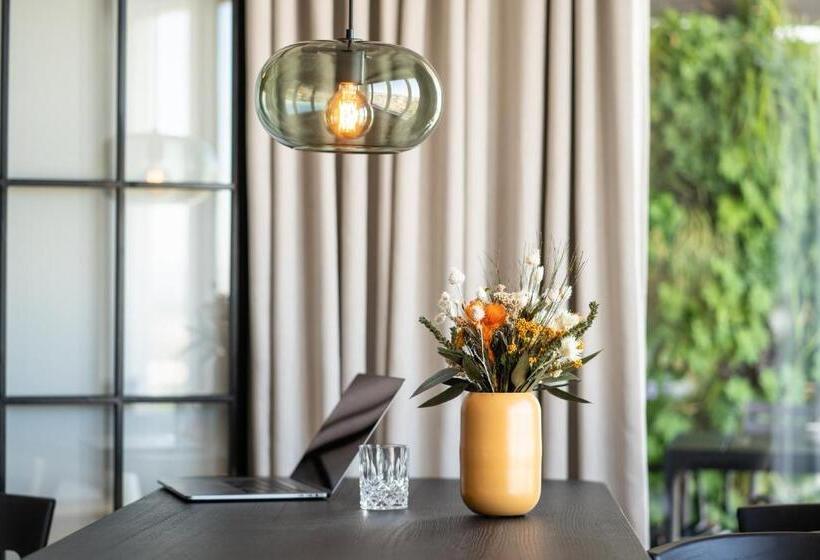 Black F Tower   Serviced Apartments