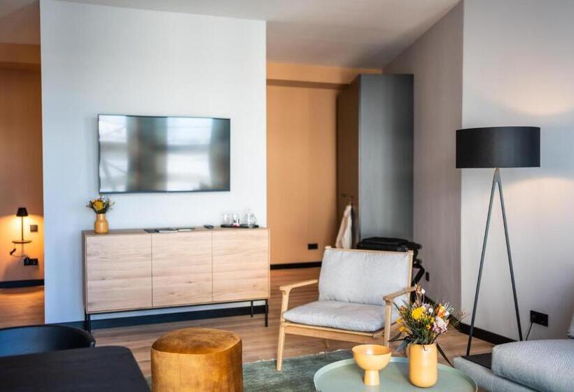 Black F Tower   Serviced Apartments