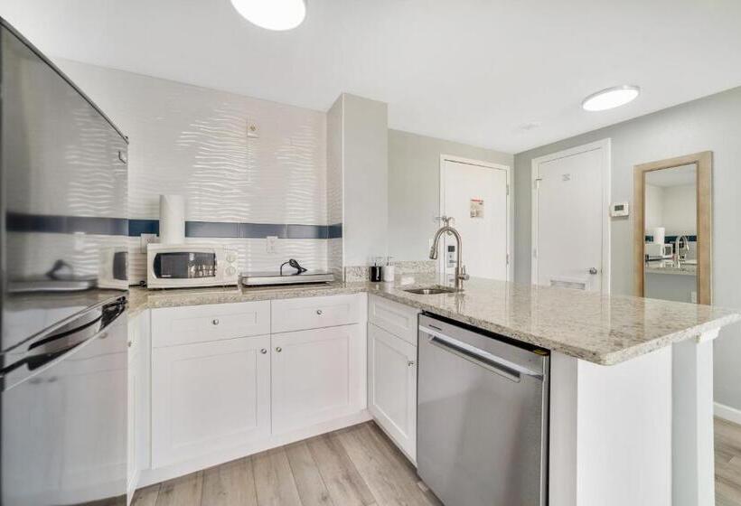 Fabulous Resort Condo With Heated Pool!