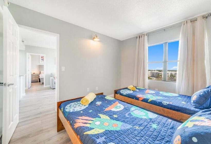 Fabulous Resort Condo With Heated Pool!