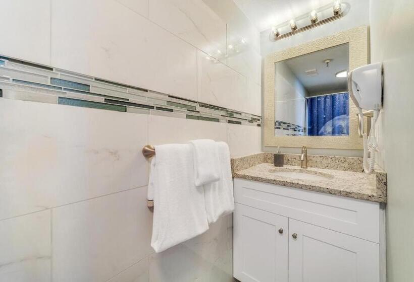 Fabulous Resort Condo With Heated Pool!