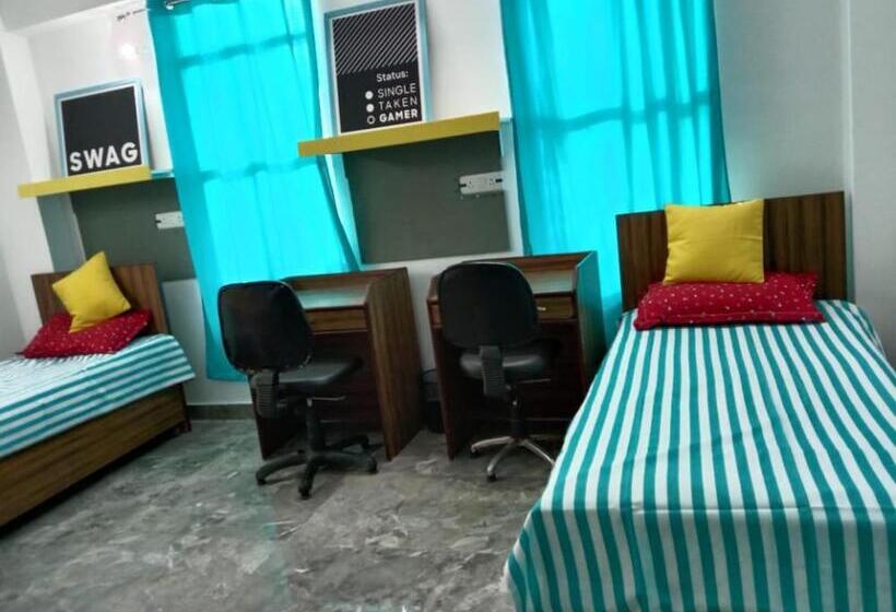 בית מלון כפרי Abuzz Oxfordcaps Agrasen Boys Hostel, Dehradun