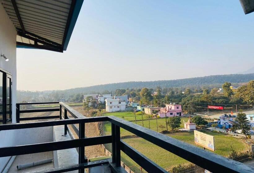 בית מלון כפרי Abuzz Oxfordcaps Agrasen Boys Hostel, Dehradun