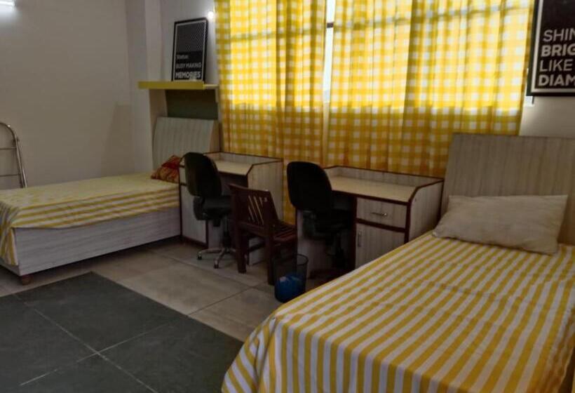 בית מלון כפרי Abuzz Oxfordcaps Agrasen Boys Hostel, Dehradun