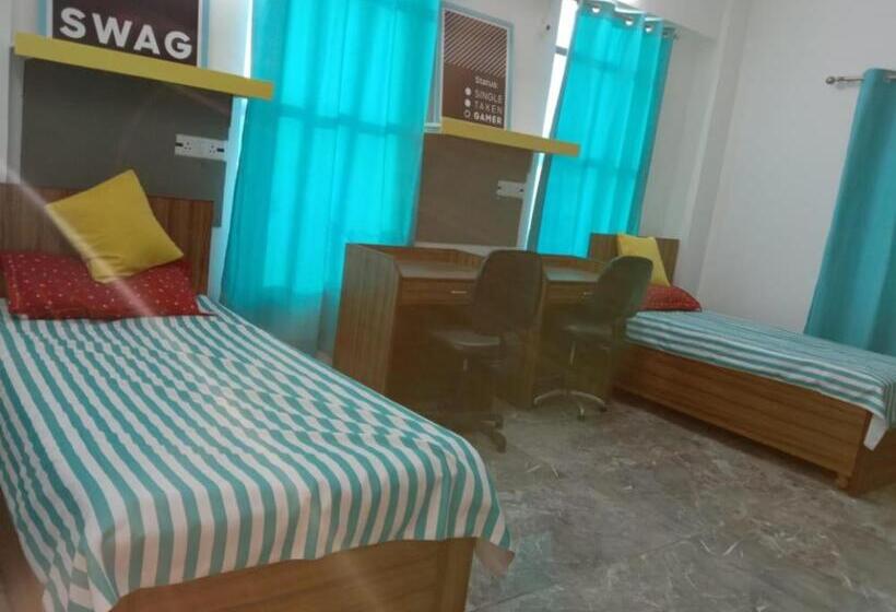 בית מלון כפרי Abuzz Oxfordcaps Agrasen Boys Hostel, Dehradun