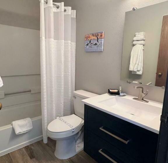 فندق Hilltop Inn & Suites