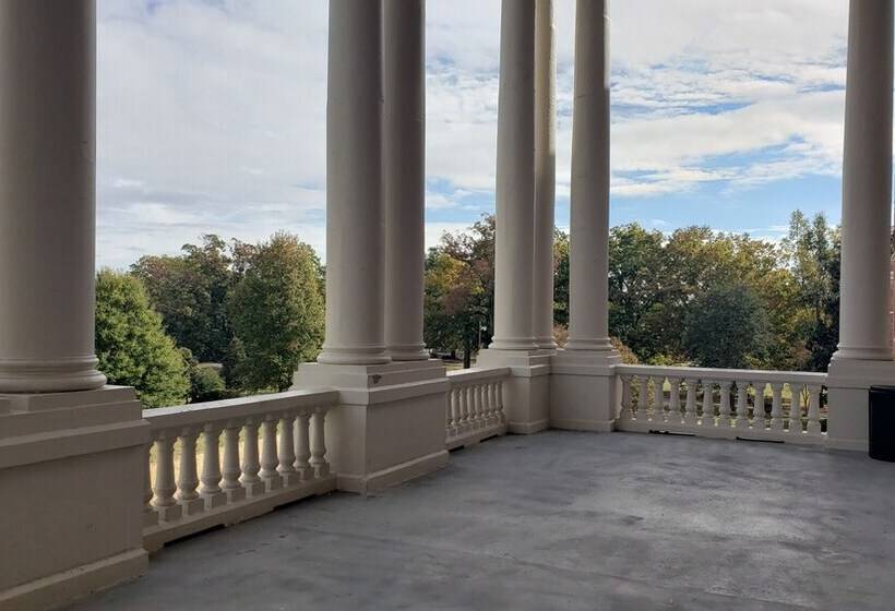 ホテル Inn At Blackstone