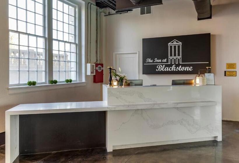 ホテル Inn At Blackstone