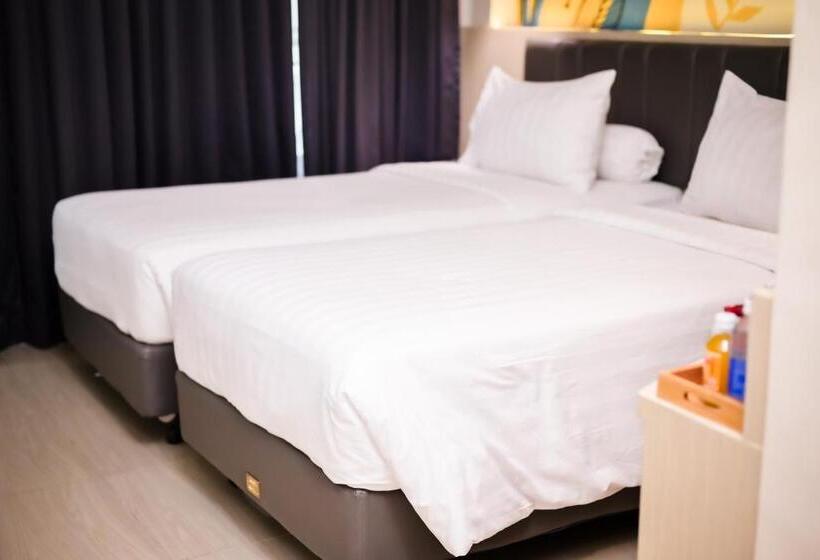 ホテル Kesuma Front One Boutique Palembang