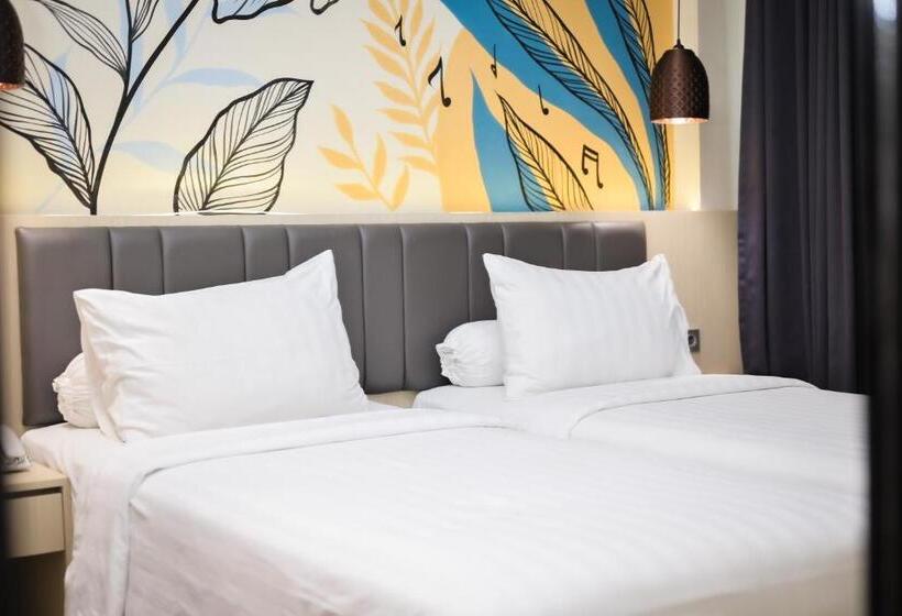 ホテル Kesuma Front One Boutique Palembang