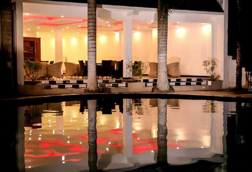 ホテル Kolonne Riverside Garden