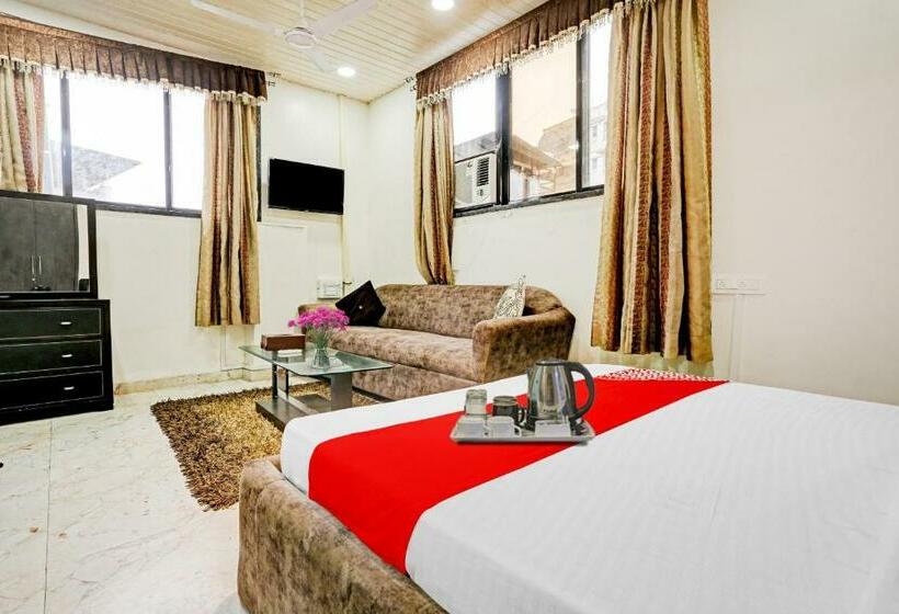 호텔 Nirvana Lodging & Boarding By Wb Inn