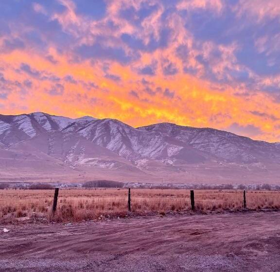 Отель Oquirrh Mountain Inn