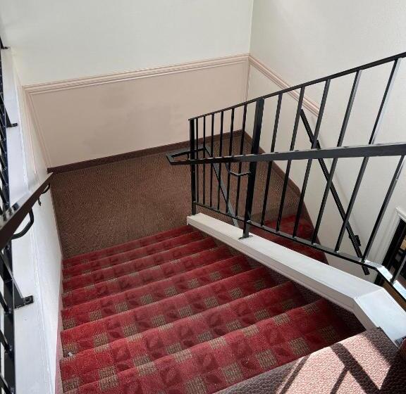 Отель Oquirrh Mountain Inn