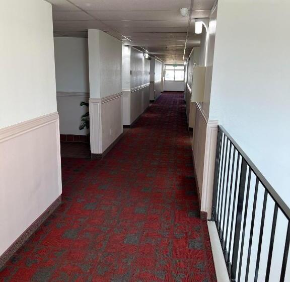 Отель Oquirrh Mountain Inn