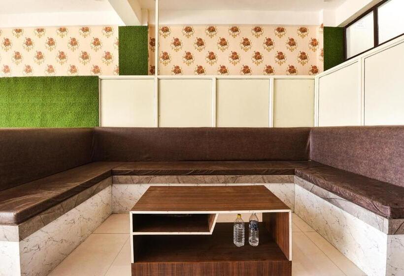 ホテル Oyo 90099  Grand Beach