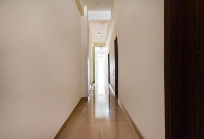 ホテル Oyo 90099  Grand Beach