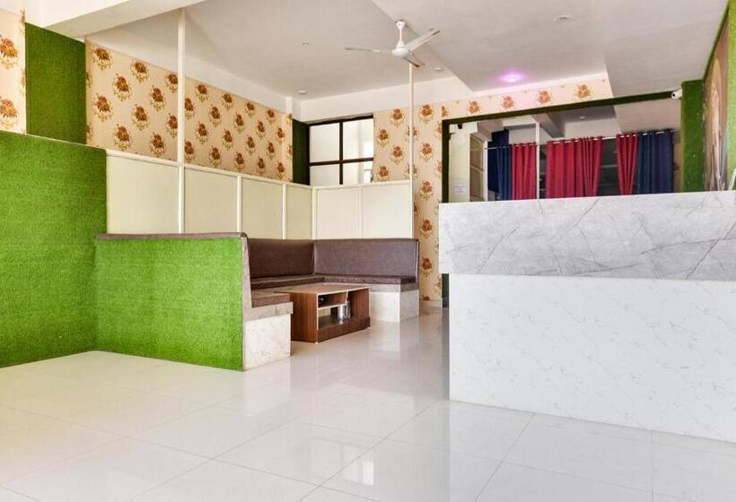 ホテル Oyo 90099  Grand Beach