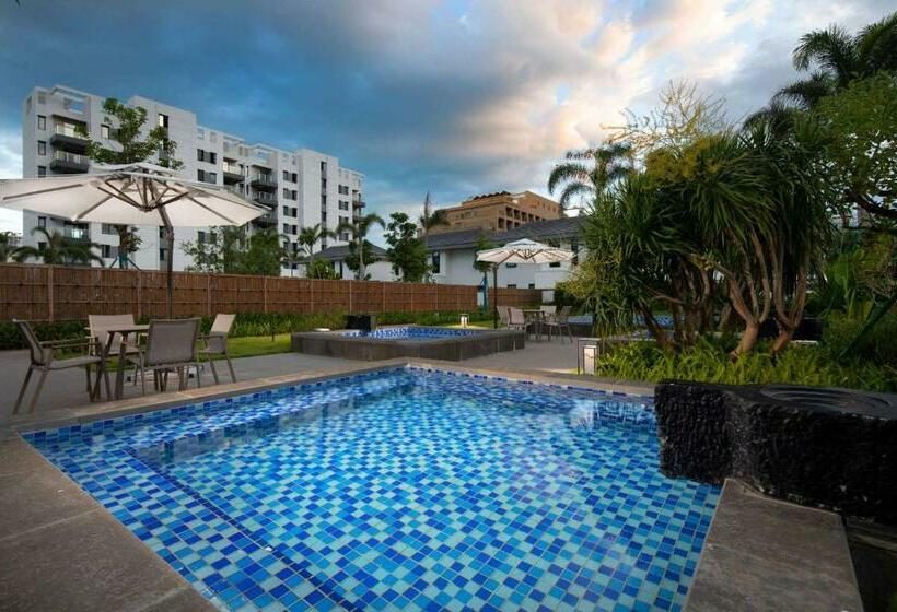 בית מלון כפרי Ramada Encore By Wyndham Jiusuo Downtown