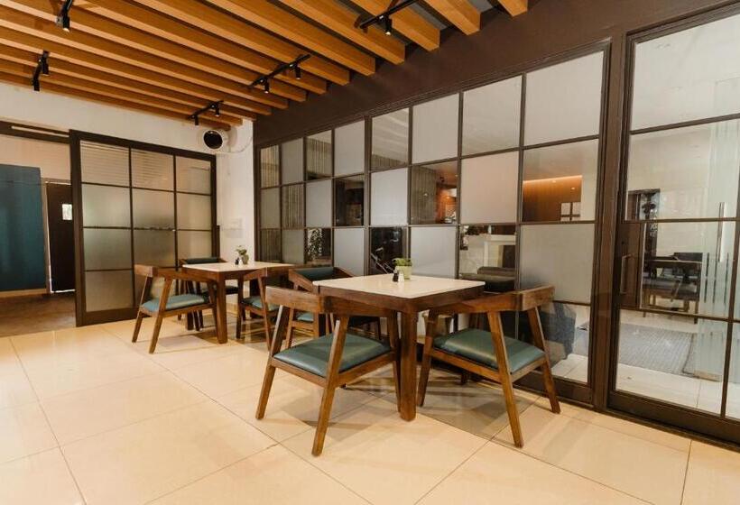 호텔 Regal Business Suites