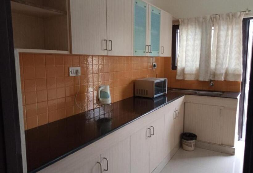 호텔 Regal Business Suites