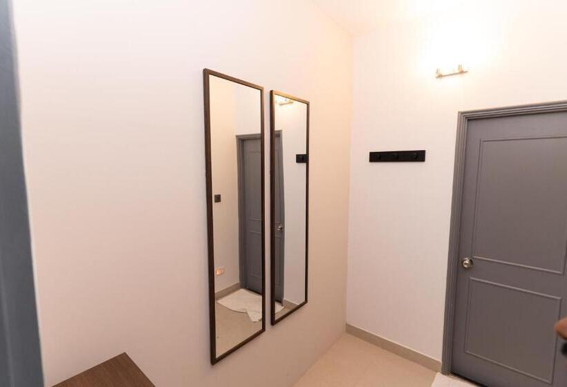 호텔 Regal Business Suites