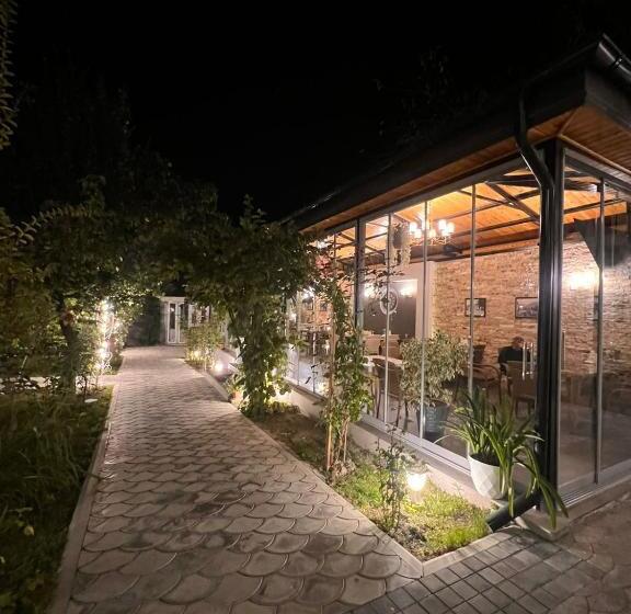 هتل Sheki Hilal Boutigue