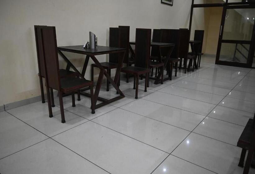 בית מלון כפרי Shivlinga Villa