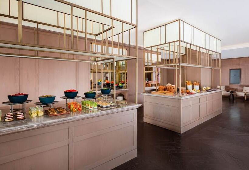 هتل The Ritzcarlton, Baku