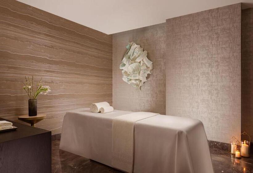 هتل The Ritzcarlton, Baku