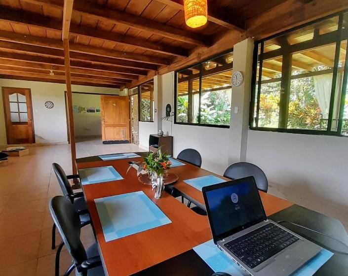 هتل The Temple Ii, Mindo