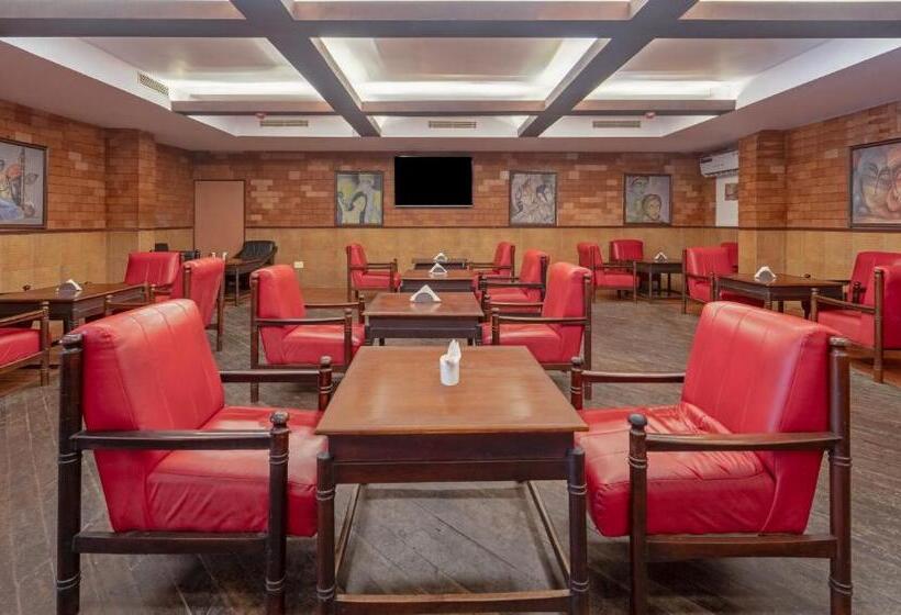 בית מלון כפרי Treebo Central