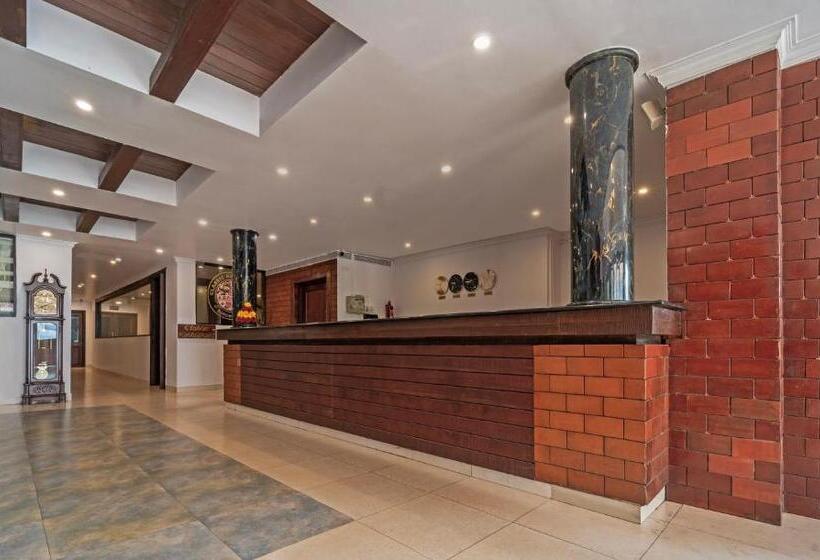 בית מלון כפרי Treebo Central