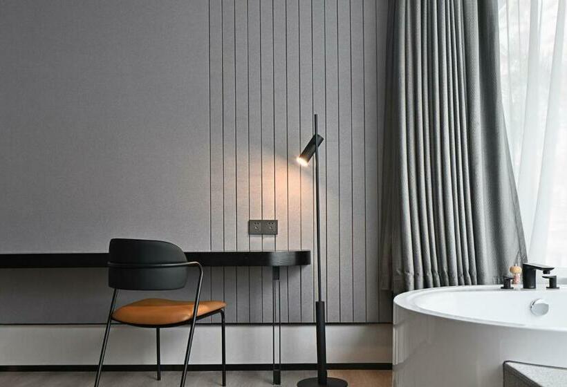 Lia Hotel Shenzhen Qianhai Baoan Center Turnaround Metro Station