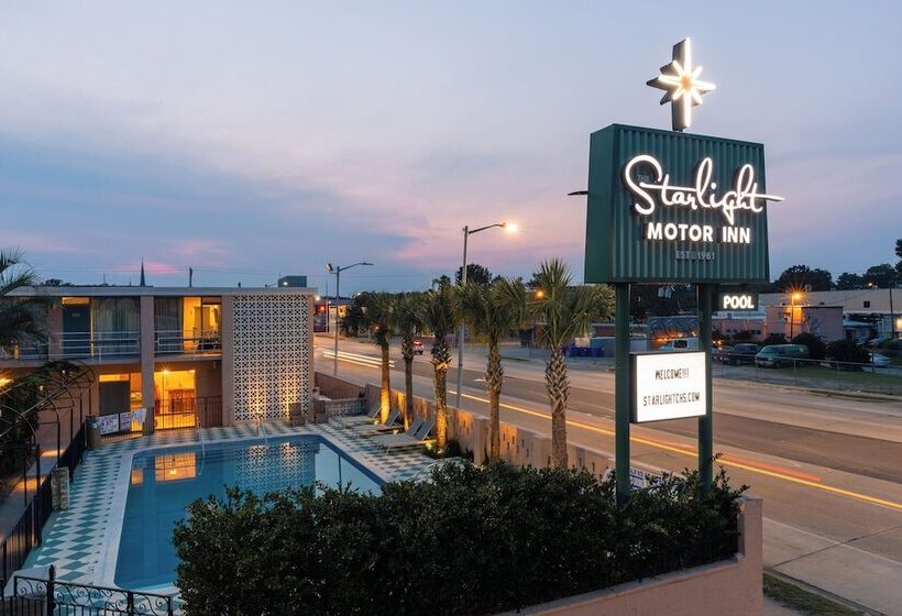 モーテル The Starlight Motor Inn