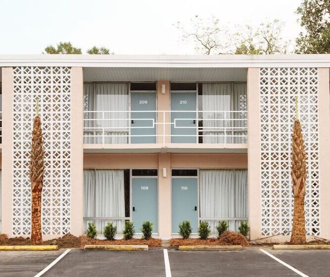 モーテル The Starlight Motor Inn