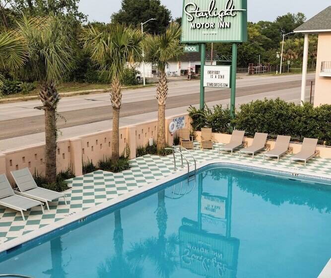 モーテル The Starlight Motor Inn