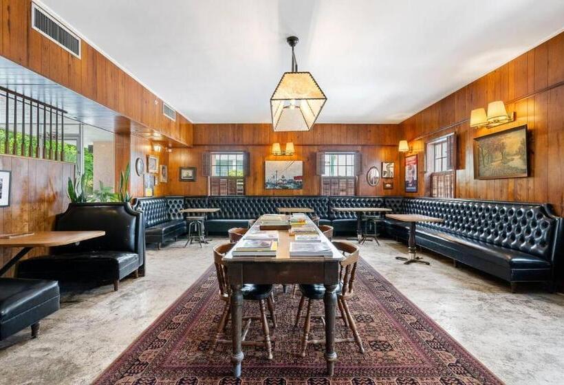 モーテル The Starlight Motor Inn