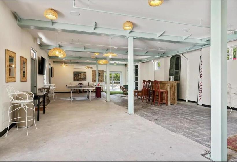 モーテル The Starlight Motor Inn