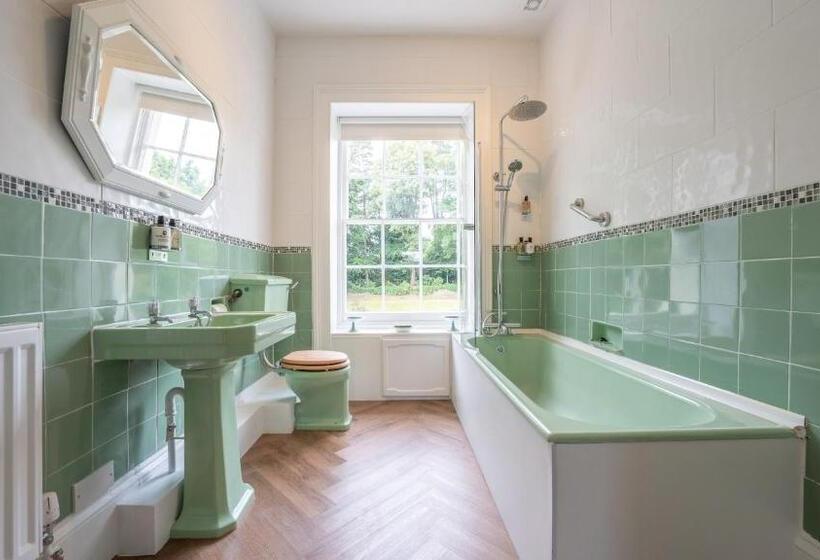 Pantybeiliau House Bed & Breakfast