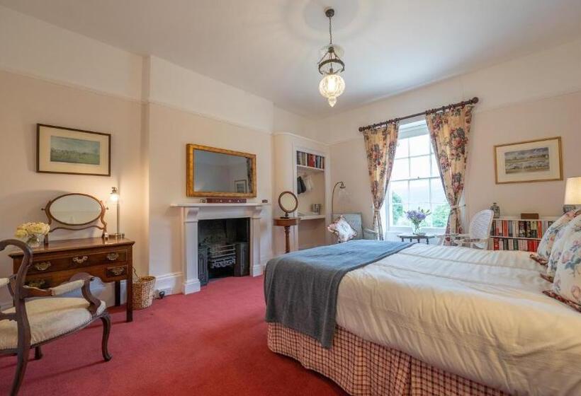 Pantybeiliau House Bed & Breakfast