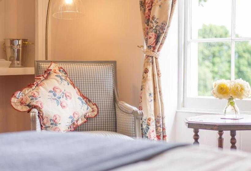 Pantybeiliau House Bed & Breakfast