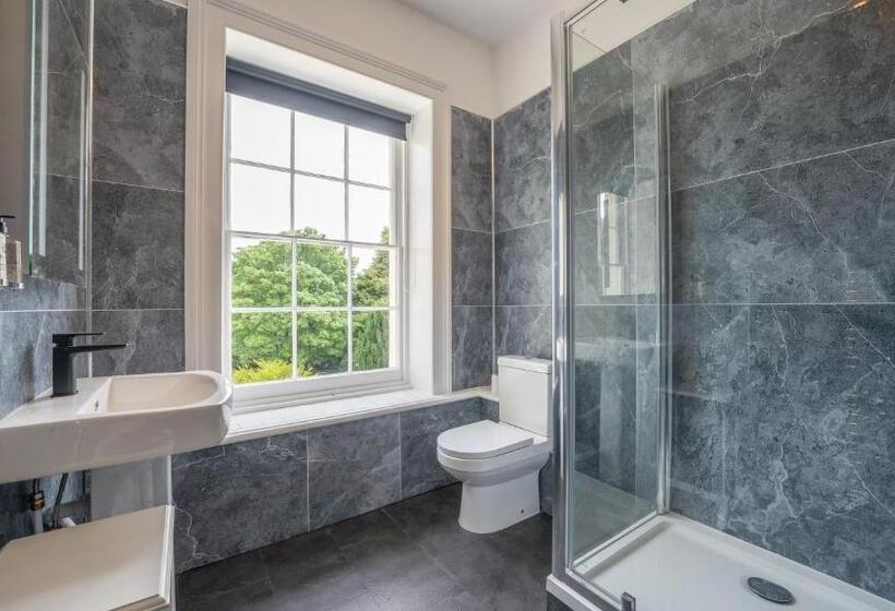 Pantybeiliau House Bed & Breakfast