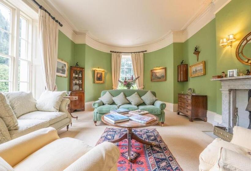 Pantybeiliau House Bed & Breakfast