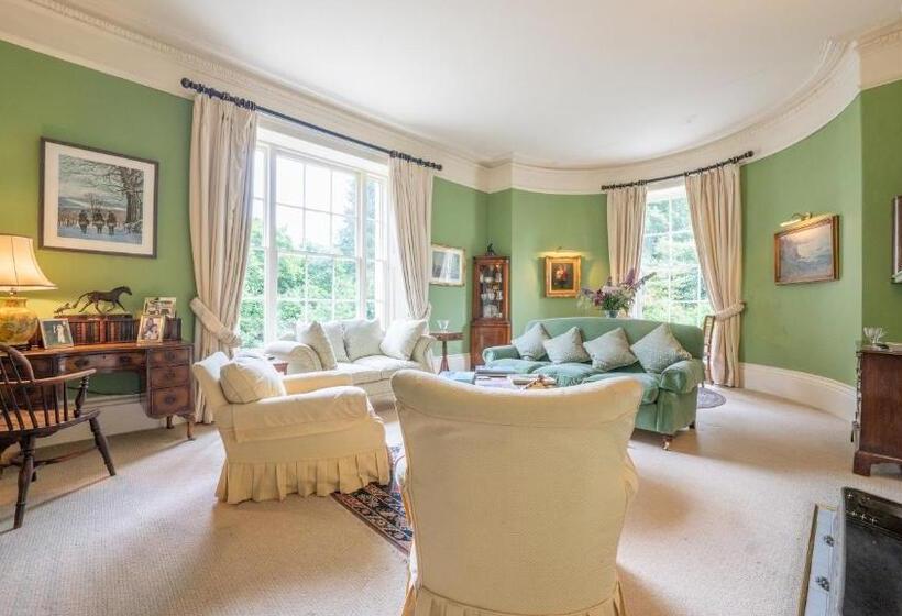 Pantybeiliau House Bed & Breakfast